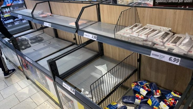 Roma, è corsa alle sneakers Lidl: file e ressa per accaparrarsele - la  Repubblica