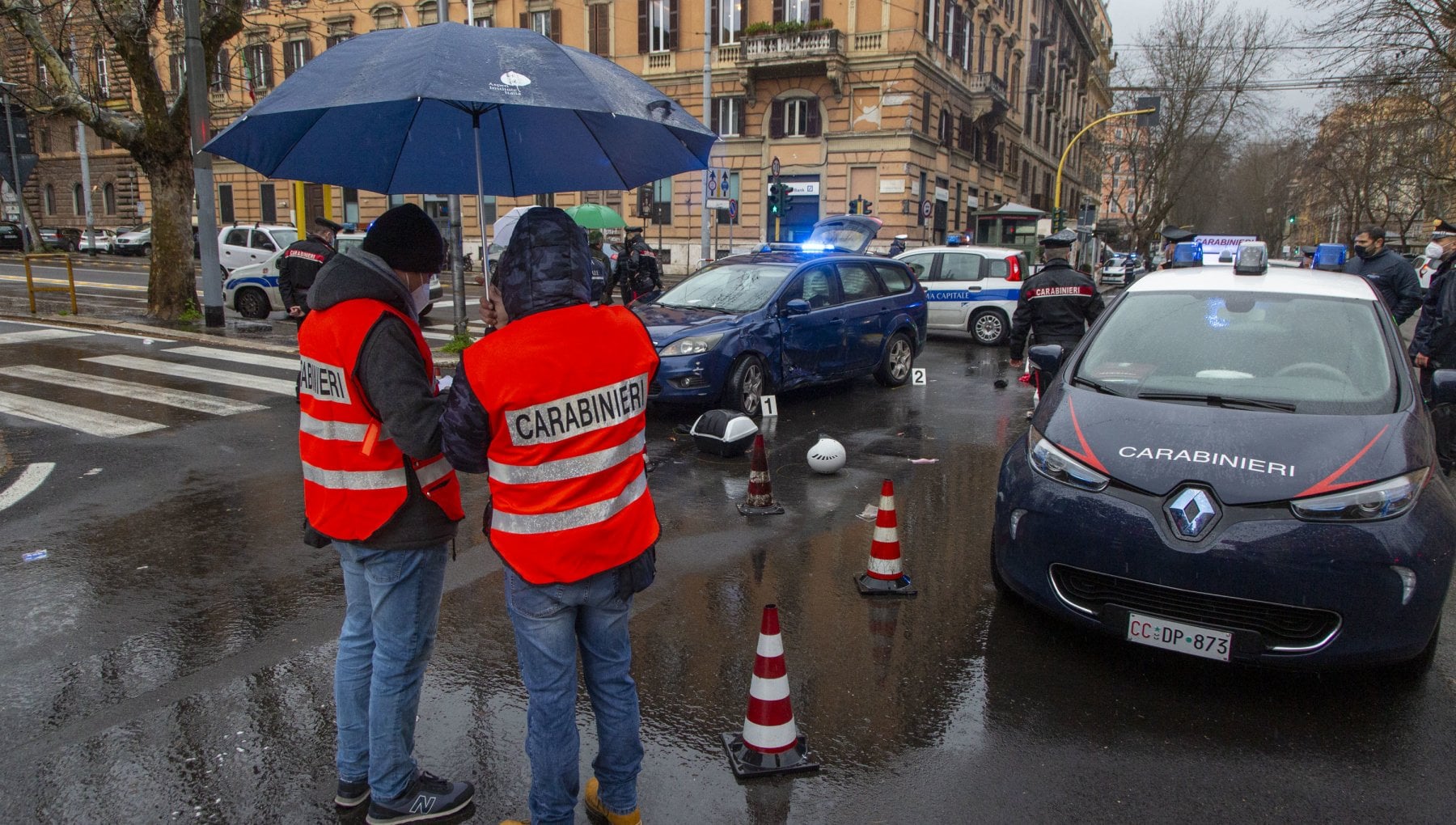 Roma, scontro auto-moto sulla Nomentana: muore un ragazzo - la Repubblica