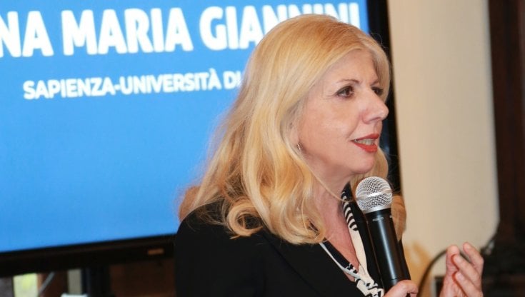 La Psicologa Può Chiamare Gli Assistenti Sociali