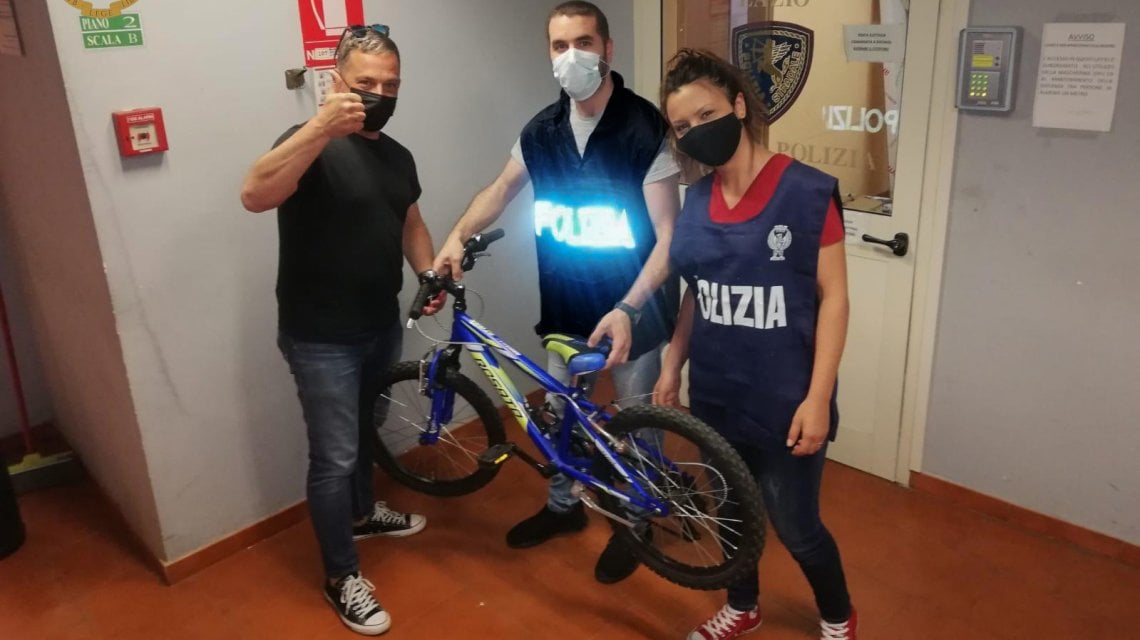 Gli rubano la bici, la polizia stradale la ritrova: \