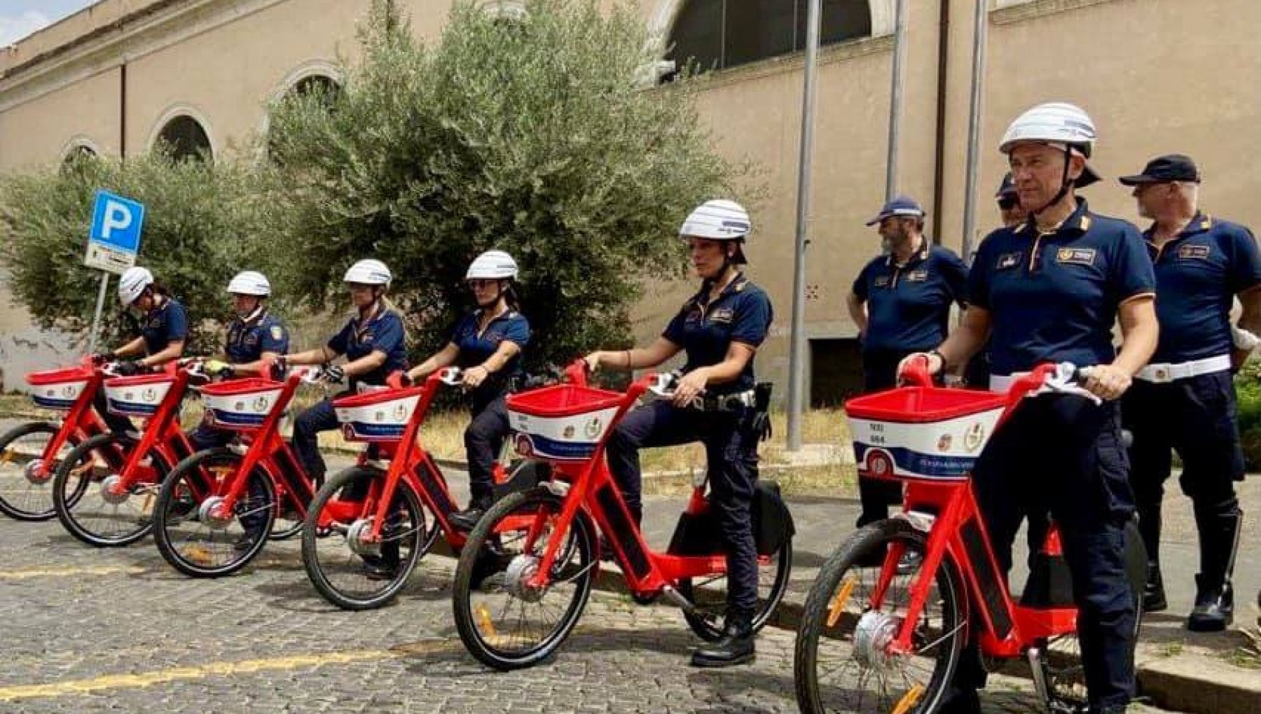 Roma, 10 bici a pedalata assistita per la polizia da parte della Raggi - la  Repubblica