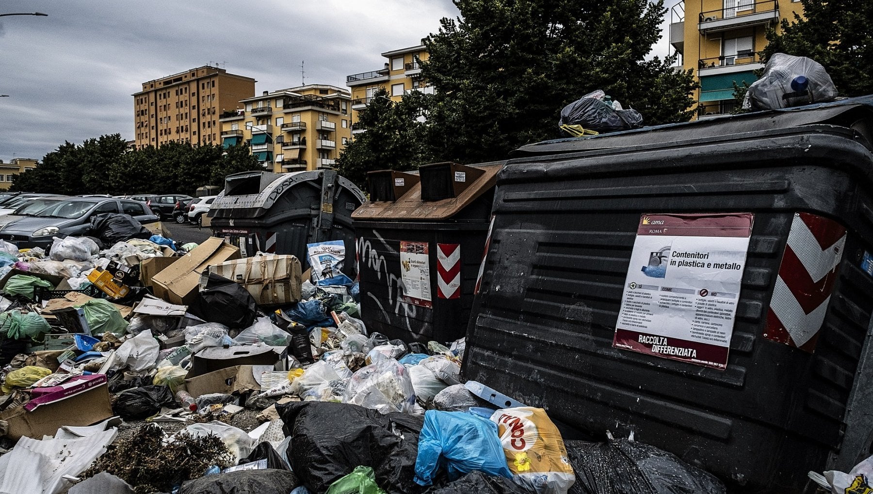 Roma, emergenza rifiuti: via libera al trasferimento a Napoli - la ...
