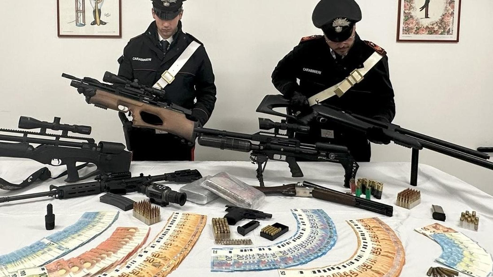 Rs15 Revolver Controlli sui proprietari di armi, irregolari il 15%: revolver anche ...