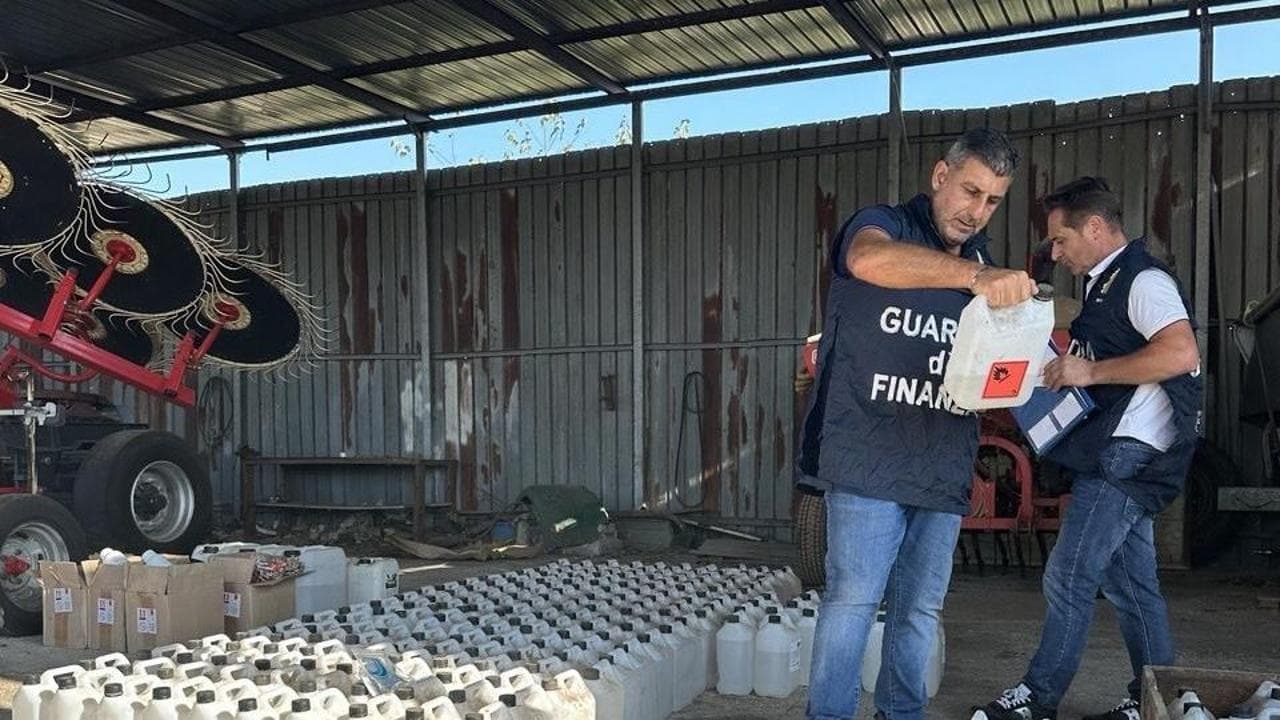cocaina liquida cos'e La cocaina liquida fa ricchi i pusher di Roma (e sfugge ai controlli):  sequestrati 100 litri a Latina main image 0