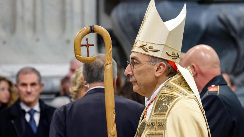 Giubileo, il cardinale vicario apre la Porta Santa a San Giovanni in
