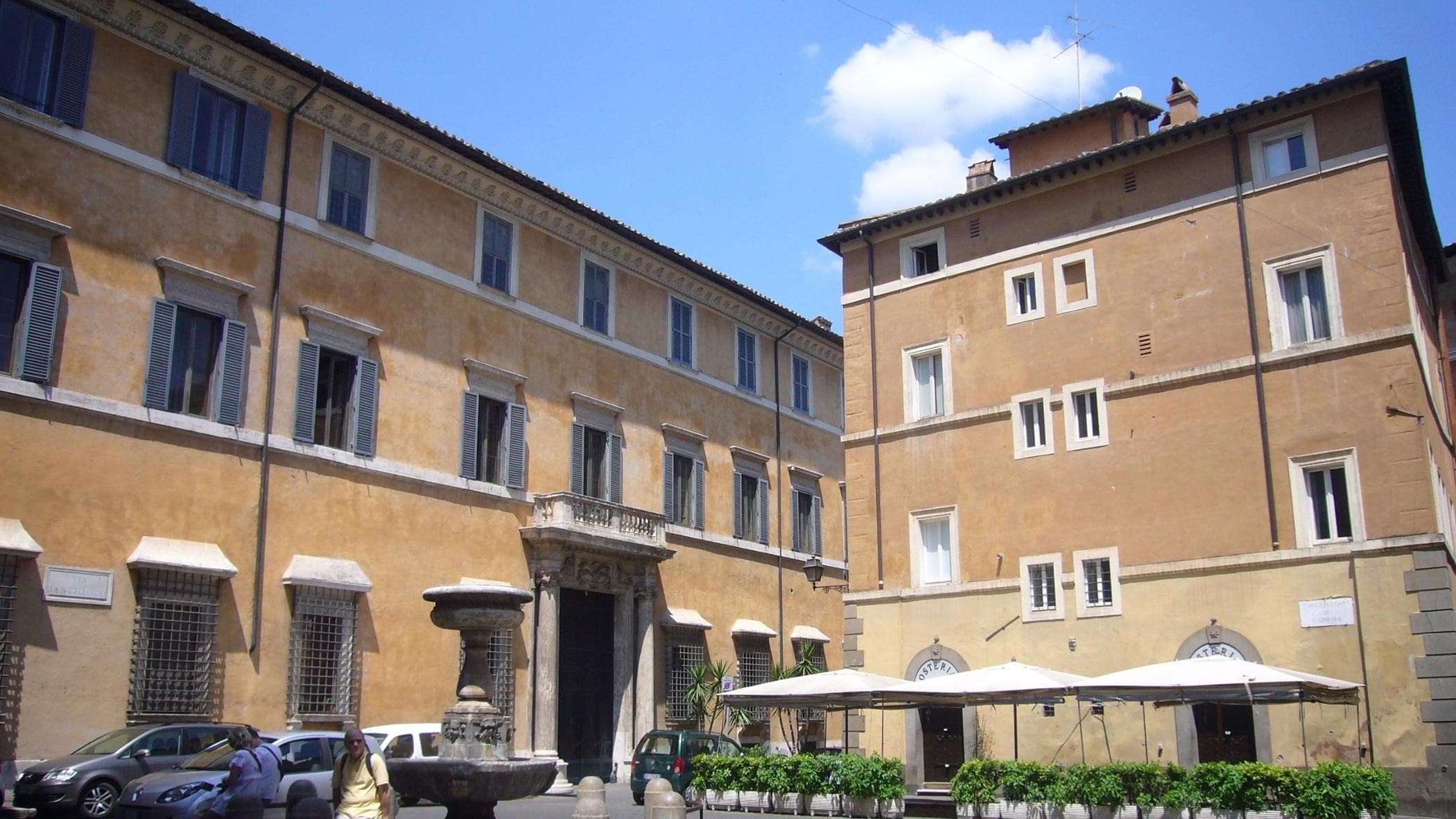 Colpo milionario alla nobiltà romana: madre e figlio rubano 124 antichi volumi a palazzo Lancellotti