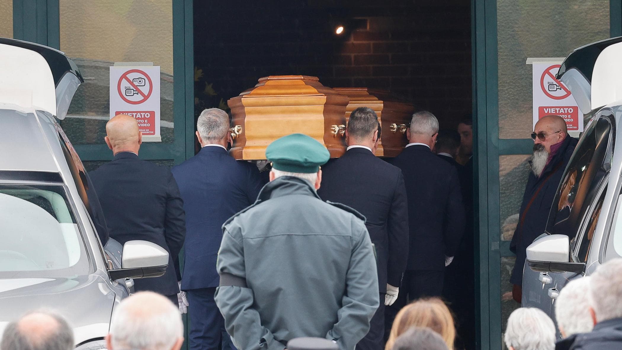 Anguillara, i funerali dei genitori di Carlomagno. Il figlio Davide: “Eravate i miei pilastri”