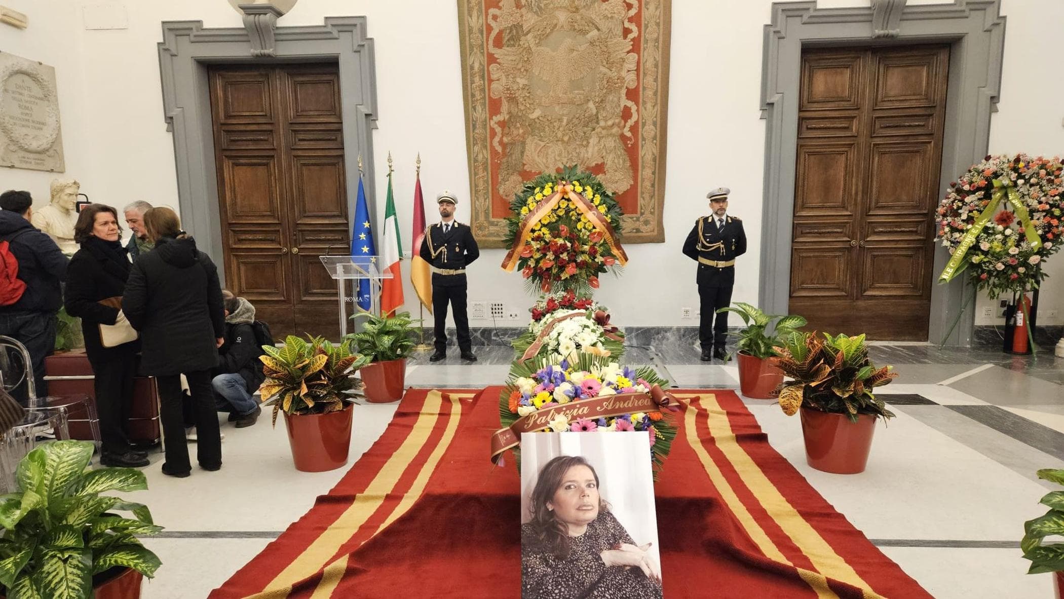 I funerali di Ileana Argentin, feretro al Campidoglio. La ricordano Weltroni, Rutelli e Gualtieri