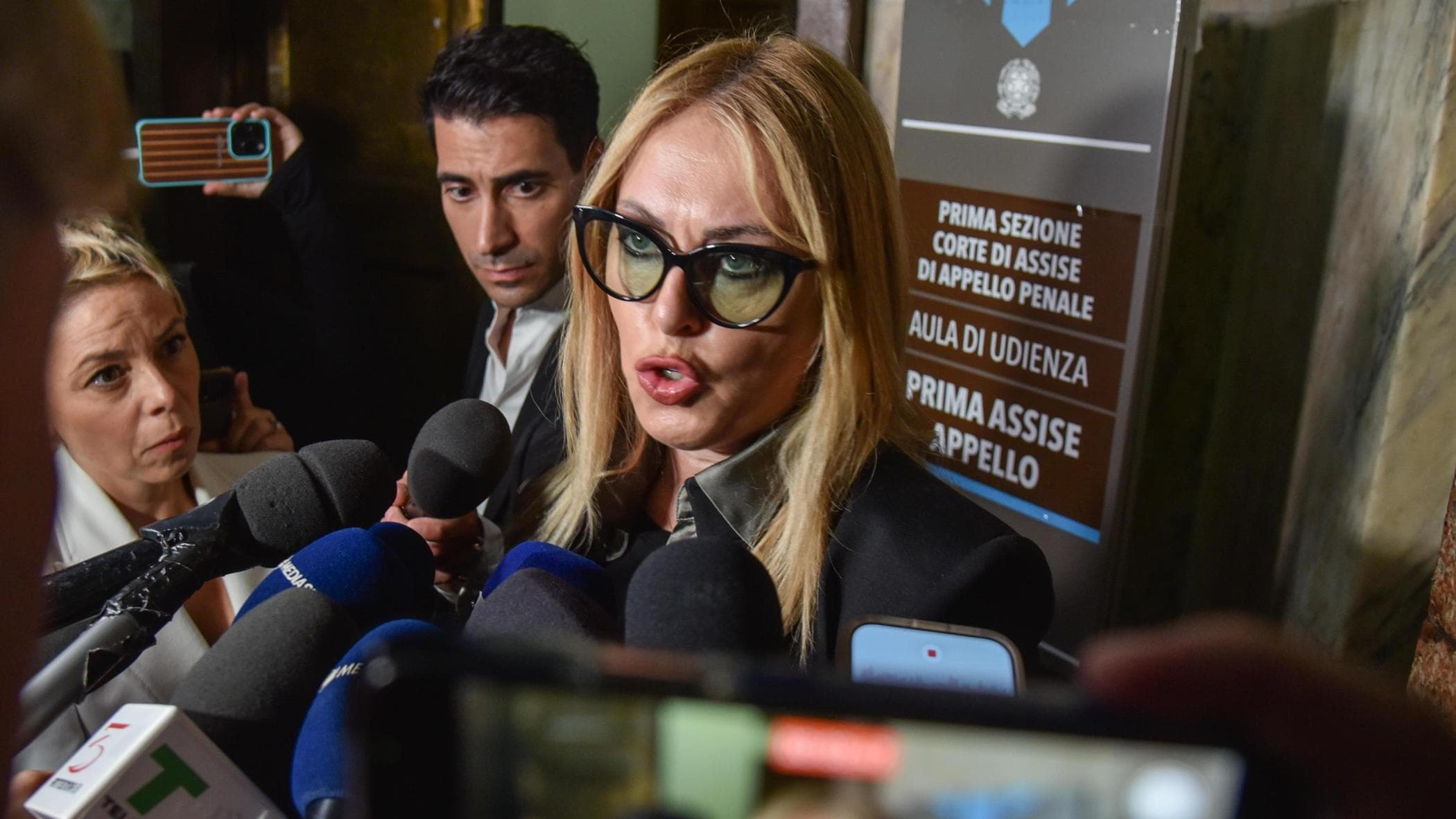La criminologa Roberta Bruzzone rapinata a Termini: “Grazie Polfer, telefono ritrovato in tempo zero”