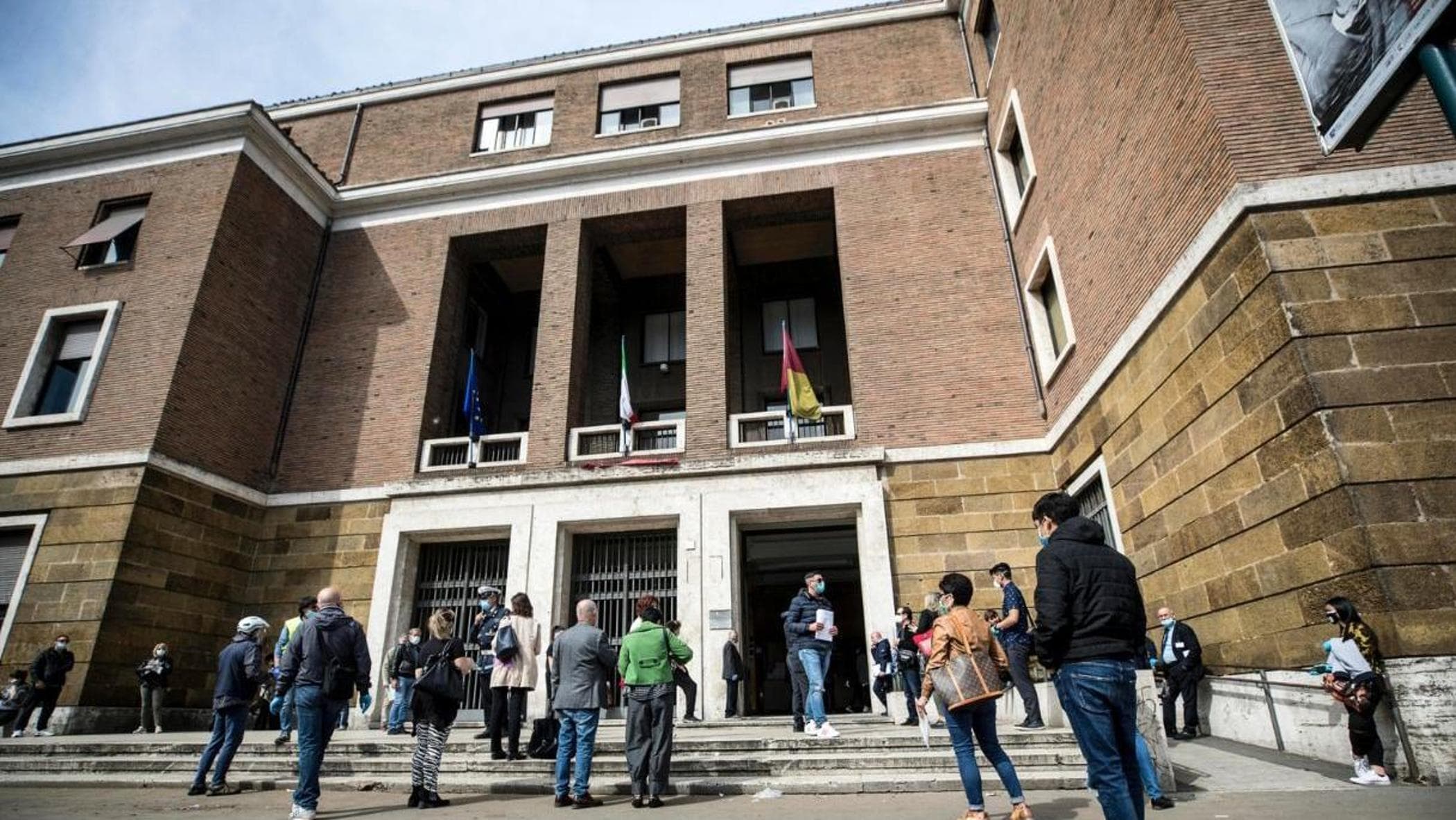 Business carta d’identità a Roma, le tariffe d’oro dei Caf per il ...