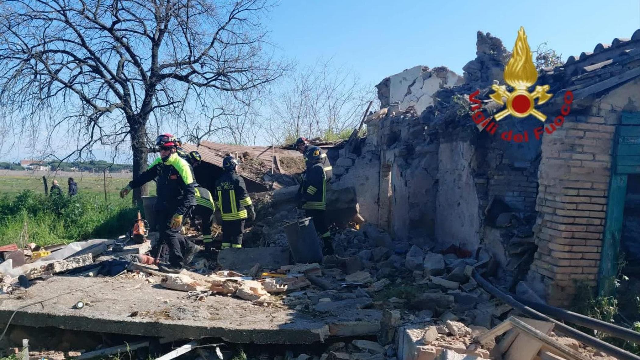 Tragedia al parco degli Acquedotti: crolla il tetto di un casolare, morto un uomo