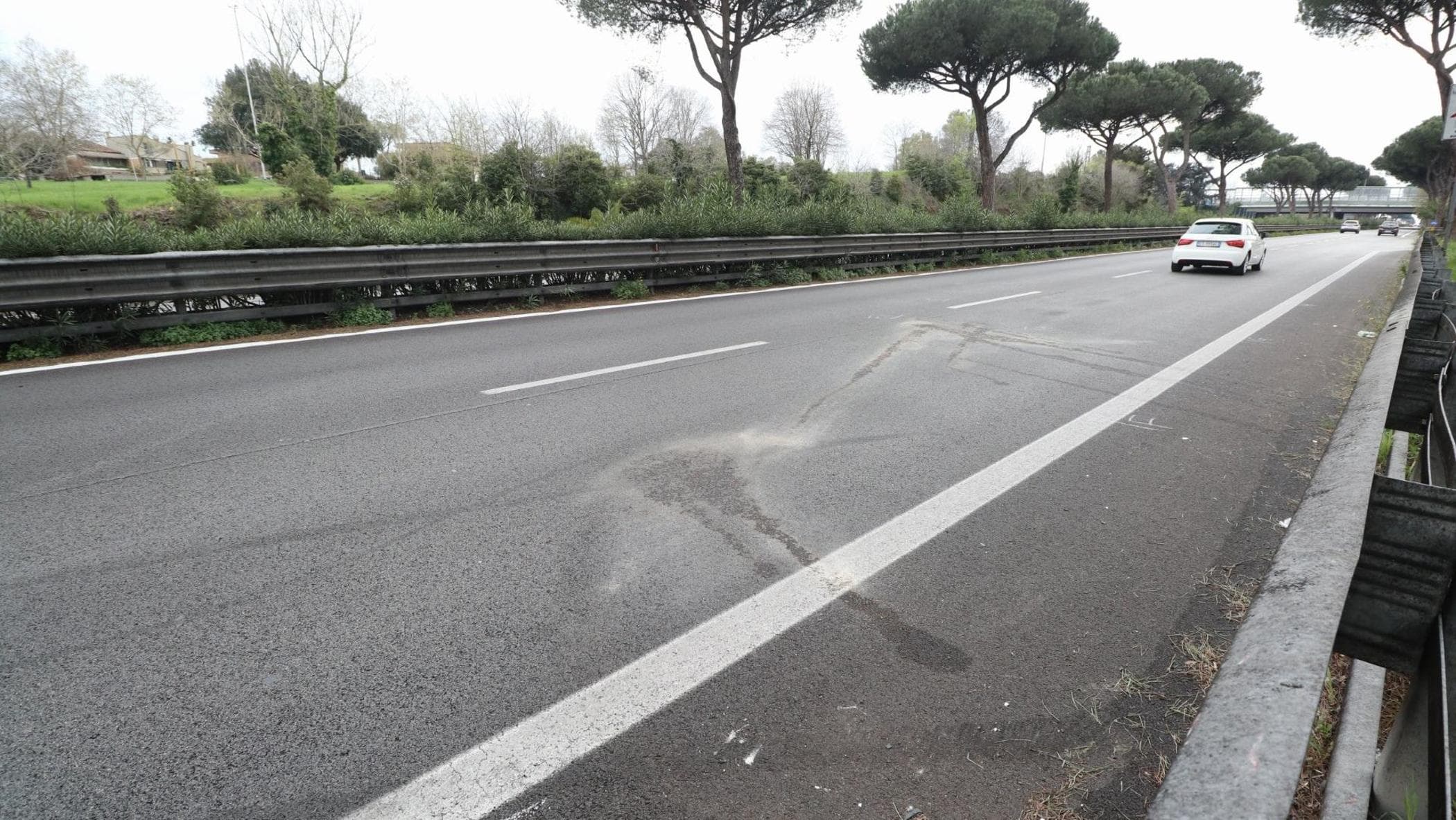 Roma, schianto su via Cristoforo Colombo tra auto e minicar: morto un ...