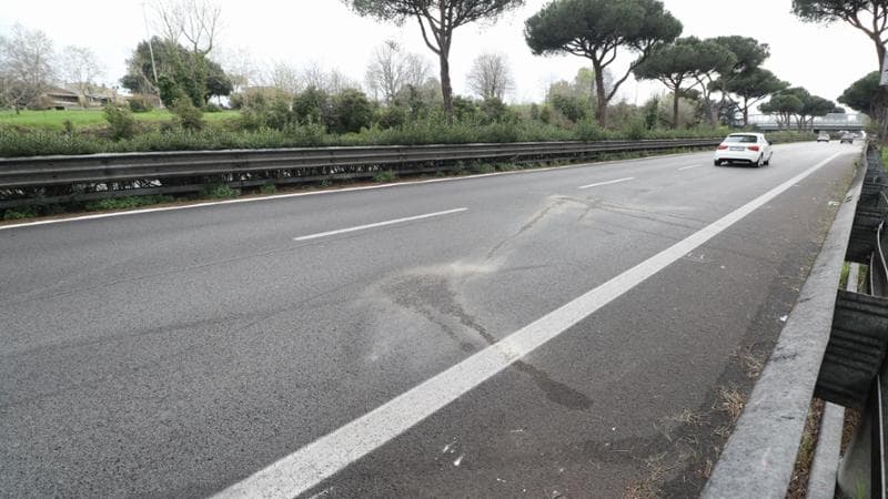 Roma, schianto su via Cristoforo Colombo tra auto e minicar: morto un ...