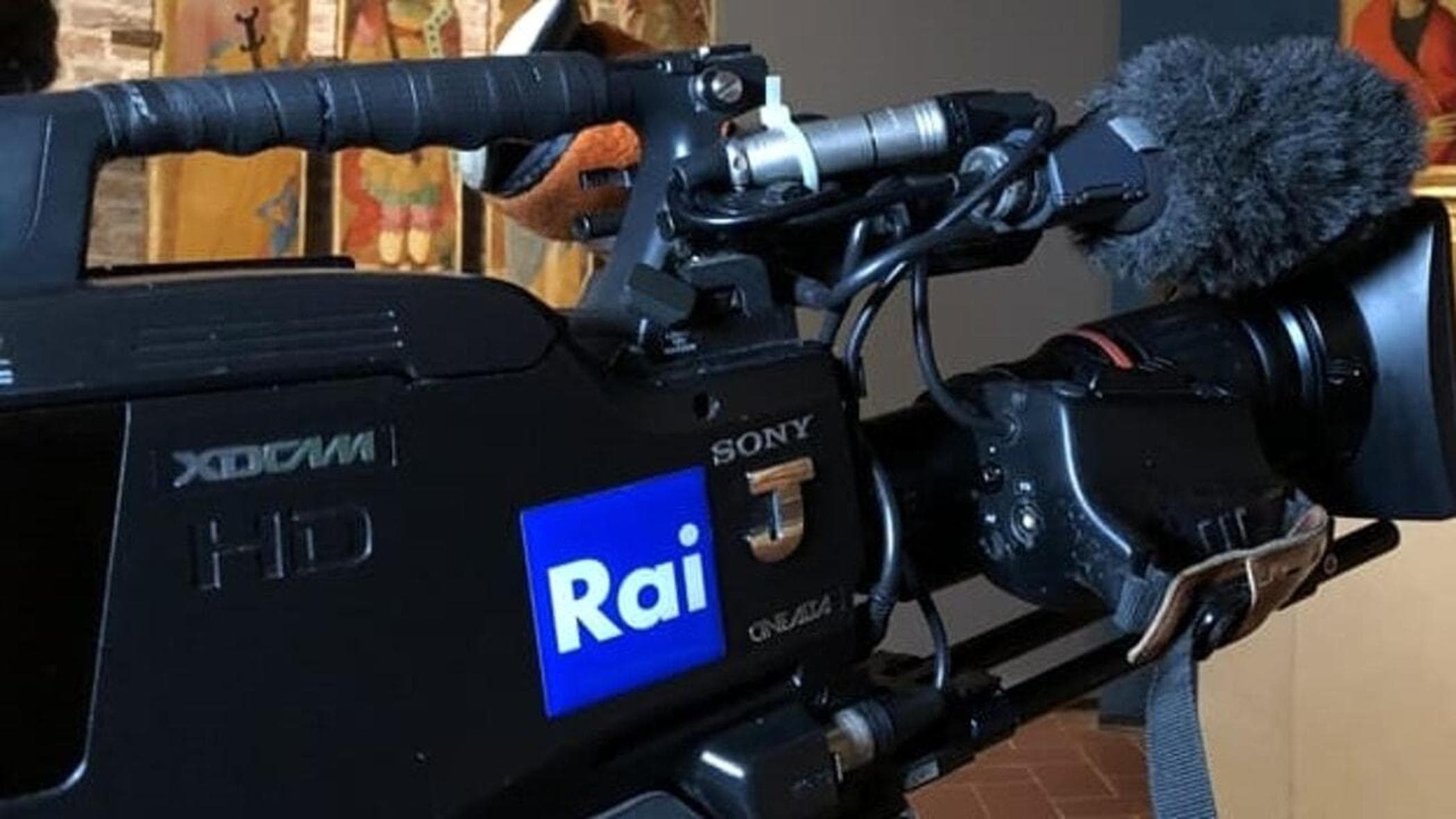 Roma, aggressione a troupe della Rai che stava riprendendo gli stabili occupati dagli anarchici