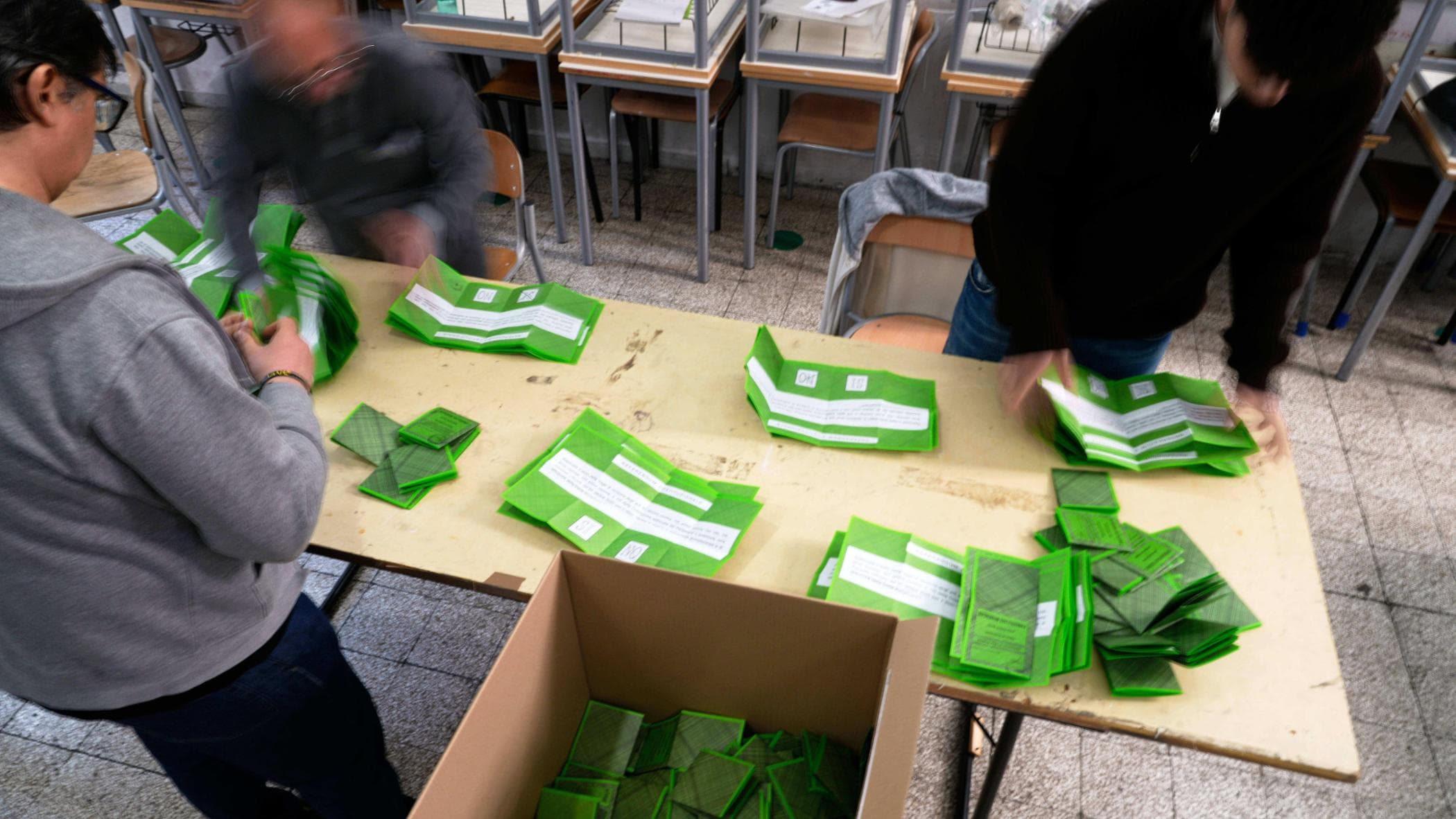 Referendum, affluenza record: seggi chiusi e risultati parziali a Roma. Per ora vince il No al 60,8%