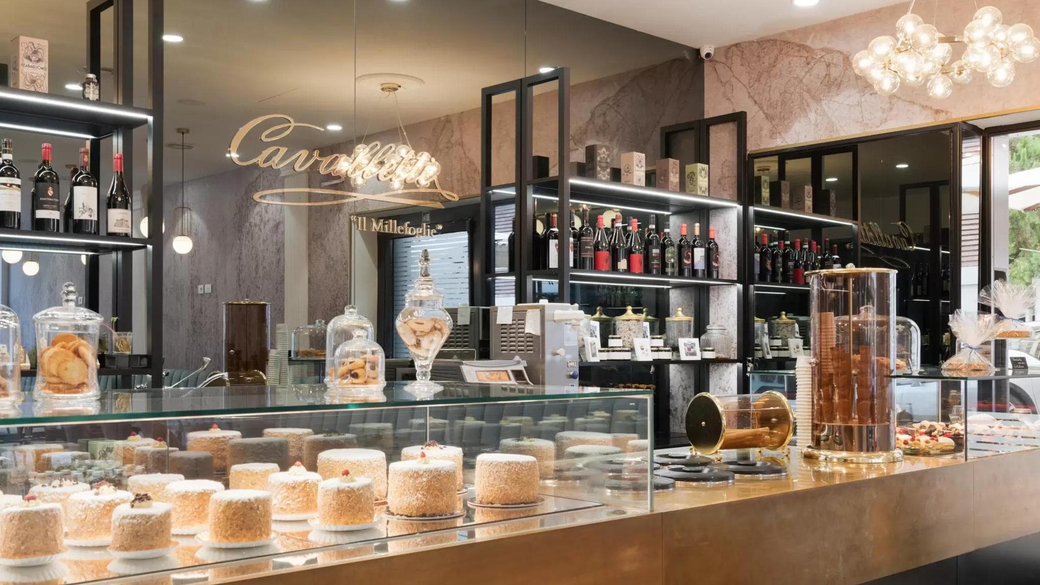 Cavalletti, alimenti scaduti e furto di energia da 360mila euro nella pasticceria di viale Parioli
