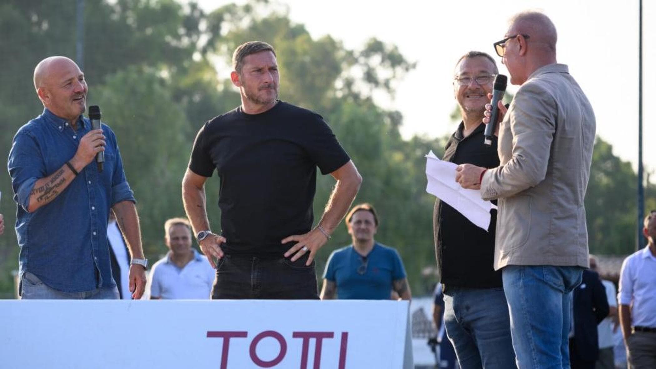 Totti soccer school, sequestrati i conti dell’academy: sotto inchiesta il fratello dell’ex campione