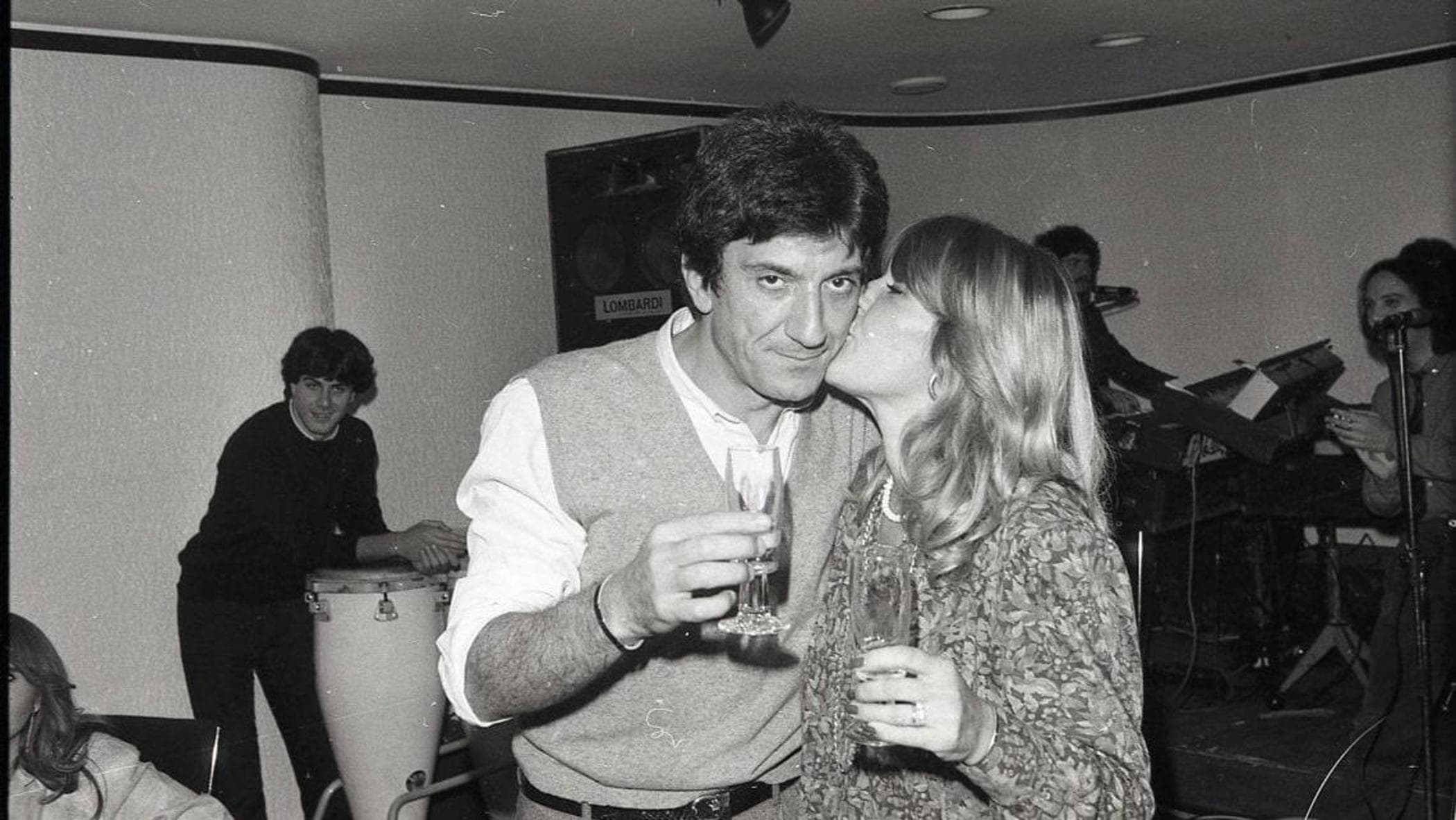 Sagitta Alter e Gigi Proietti, 58 anni d’amore: il primo ballo, il gommone “Corsaro nero” e il Globe