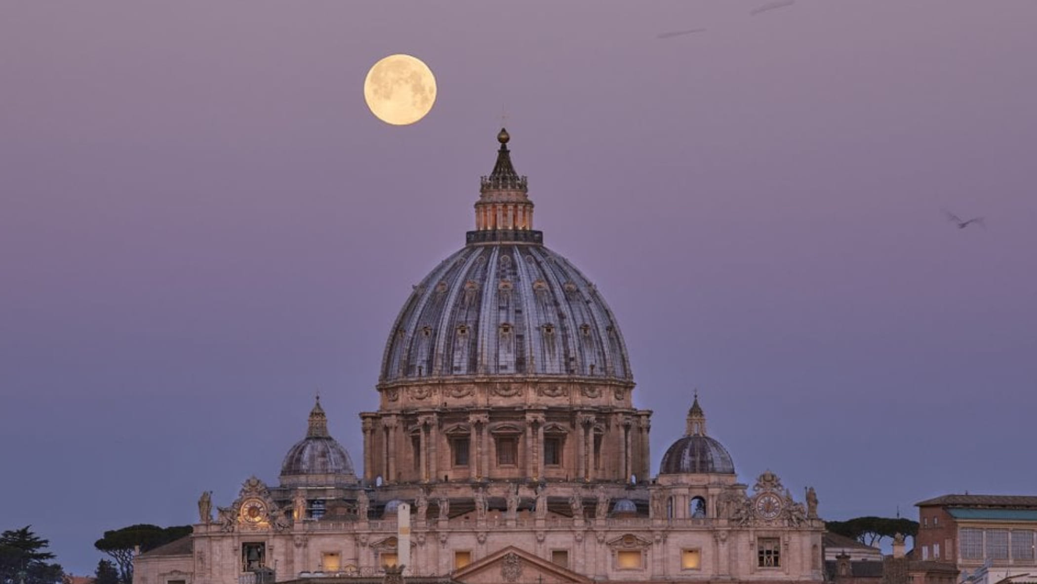 Luna piena sopra Roma