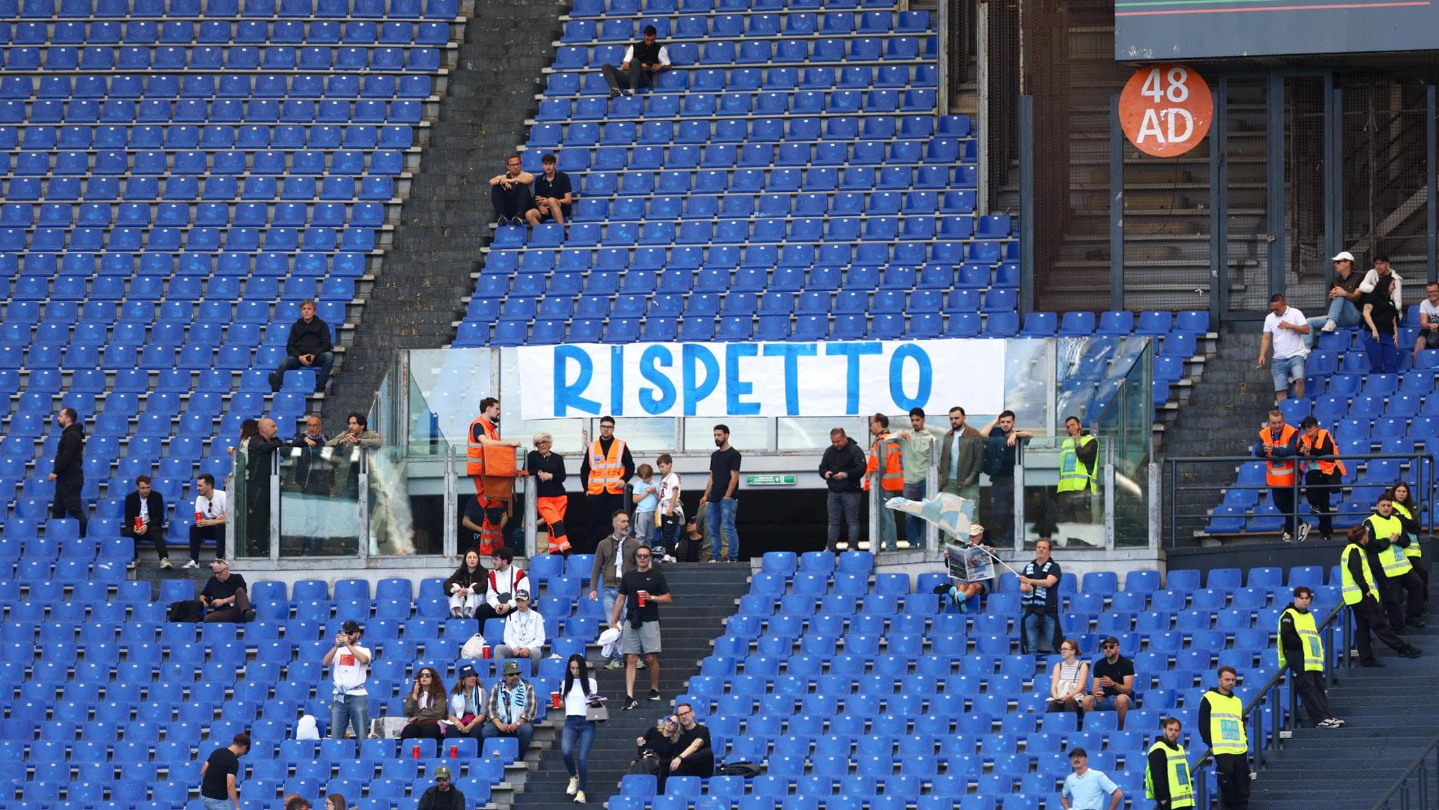 Tifosi della Lazio durante una protesta