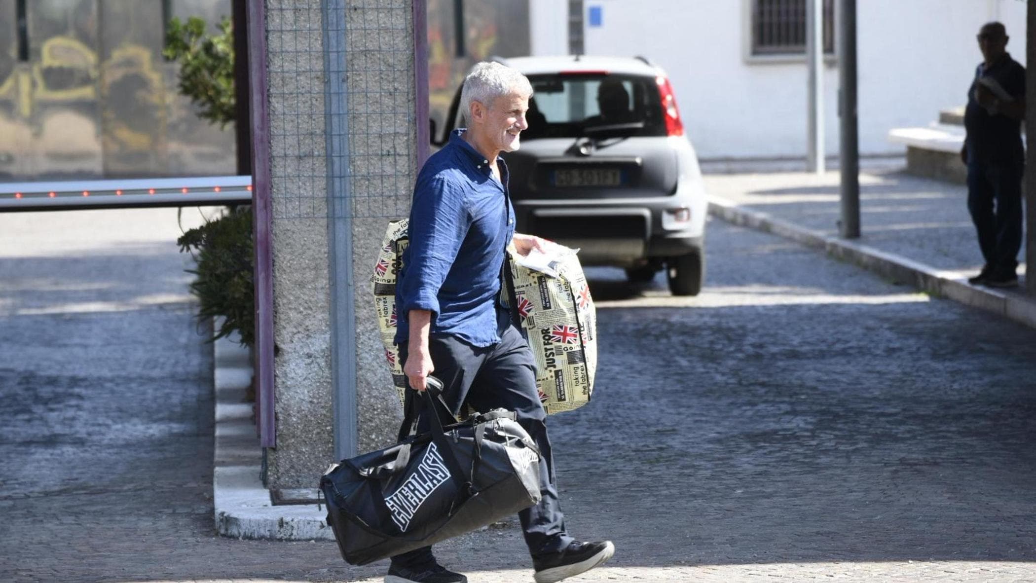 Alemanno esce dal carcere di Rebibbia dopo un anno e mezzo: “Farò politica con Vannacci”