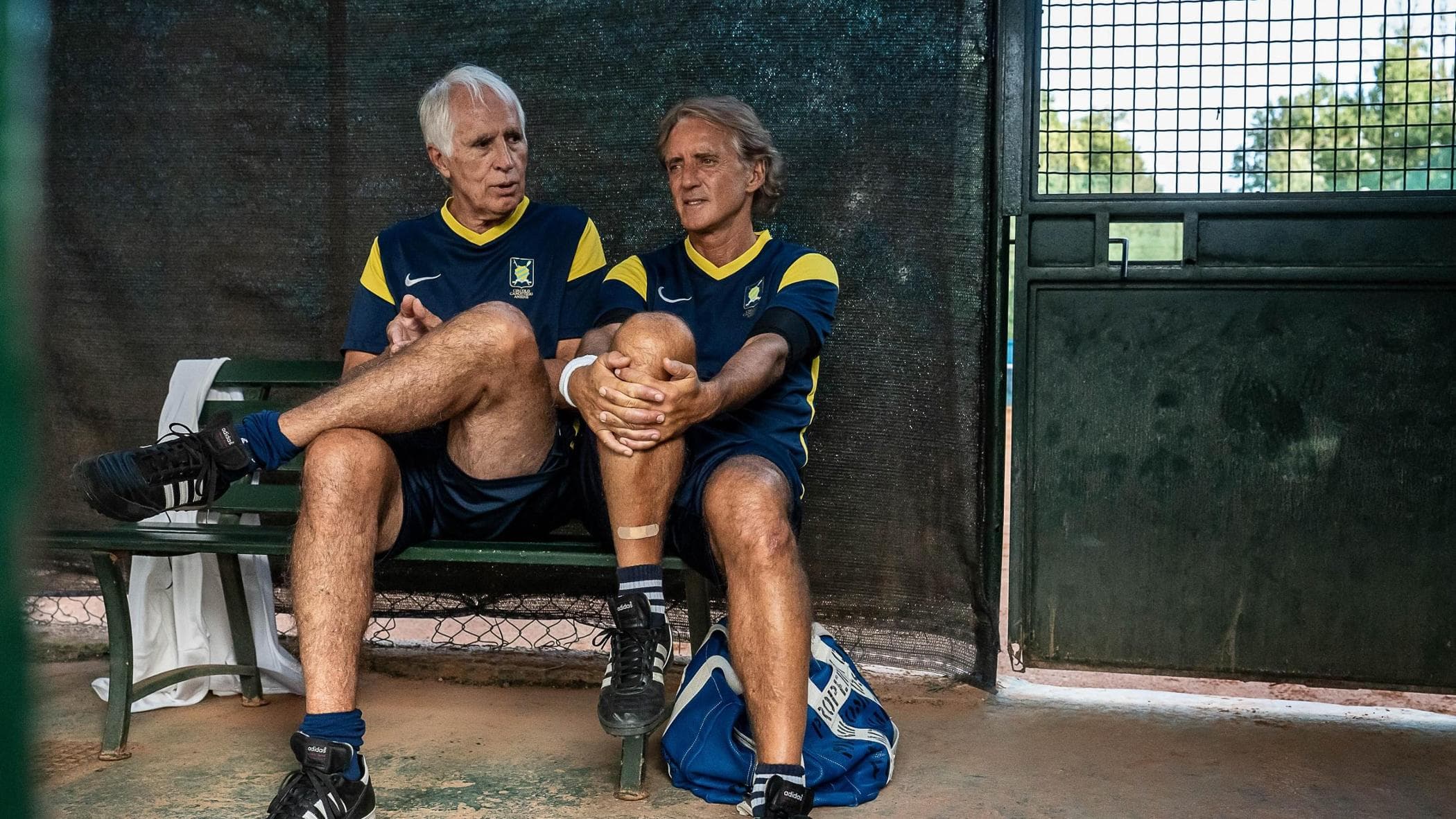 malag242 e mancini giocano a calcetto al circolo aniene le foto in coppia e il futuro della nazionale da Roma.repubblica.it malag242 e mancini giocano a calcetto al circolo aniene le foto in coppia e il futuro della nazionale