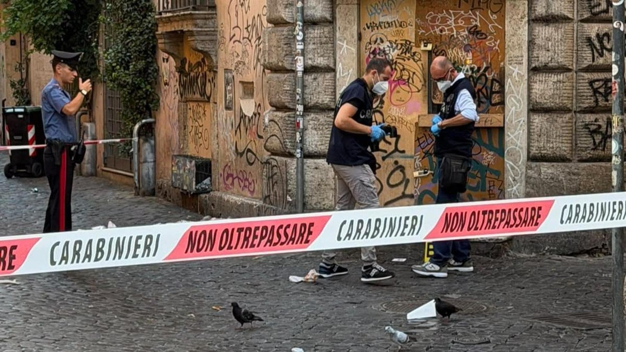 Trastevere, fa la pipì in strada e dopo il rimprovero spara al sommelier di un locale: arrestato