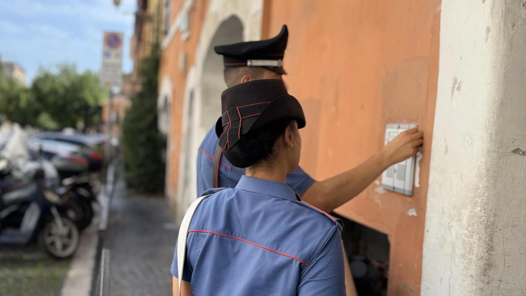 Pomezia, getta acido sul viso del compagno dopo una lite e lo sfigura: arrestata 29enne