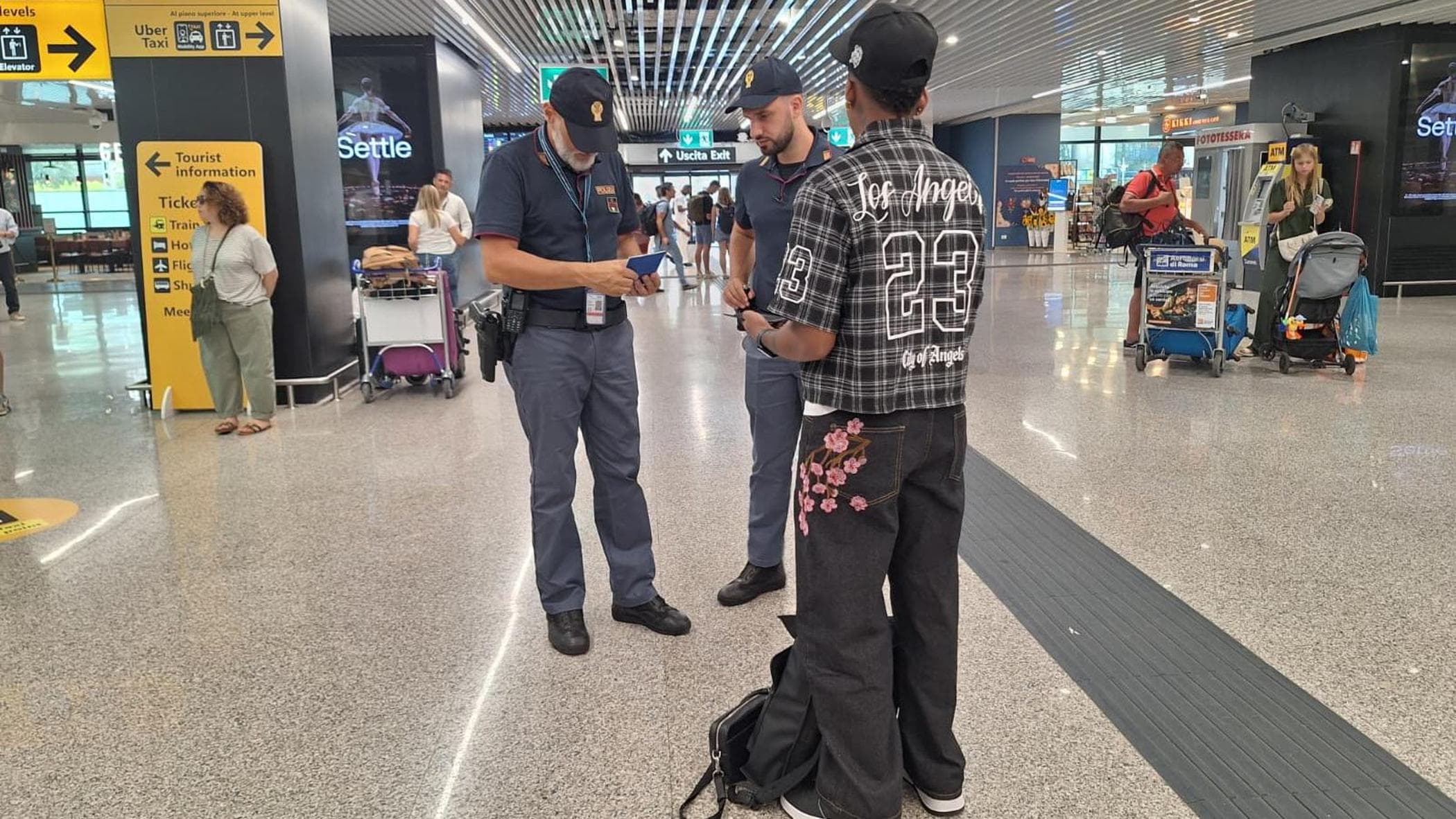 fiumicino scattano i primi controlli sui voli dalla spagna nessuna paura solo un po8217 di ansia da Roma.repubblica.it fiumicino scattano i primi controlli sui voli dalla spagna nessuna paura solo un po8217 di ansia