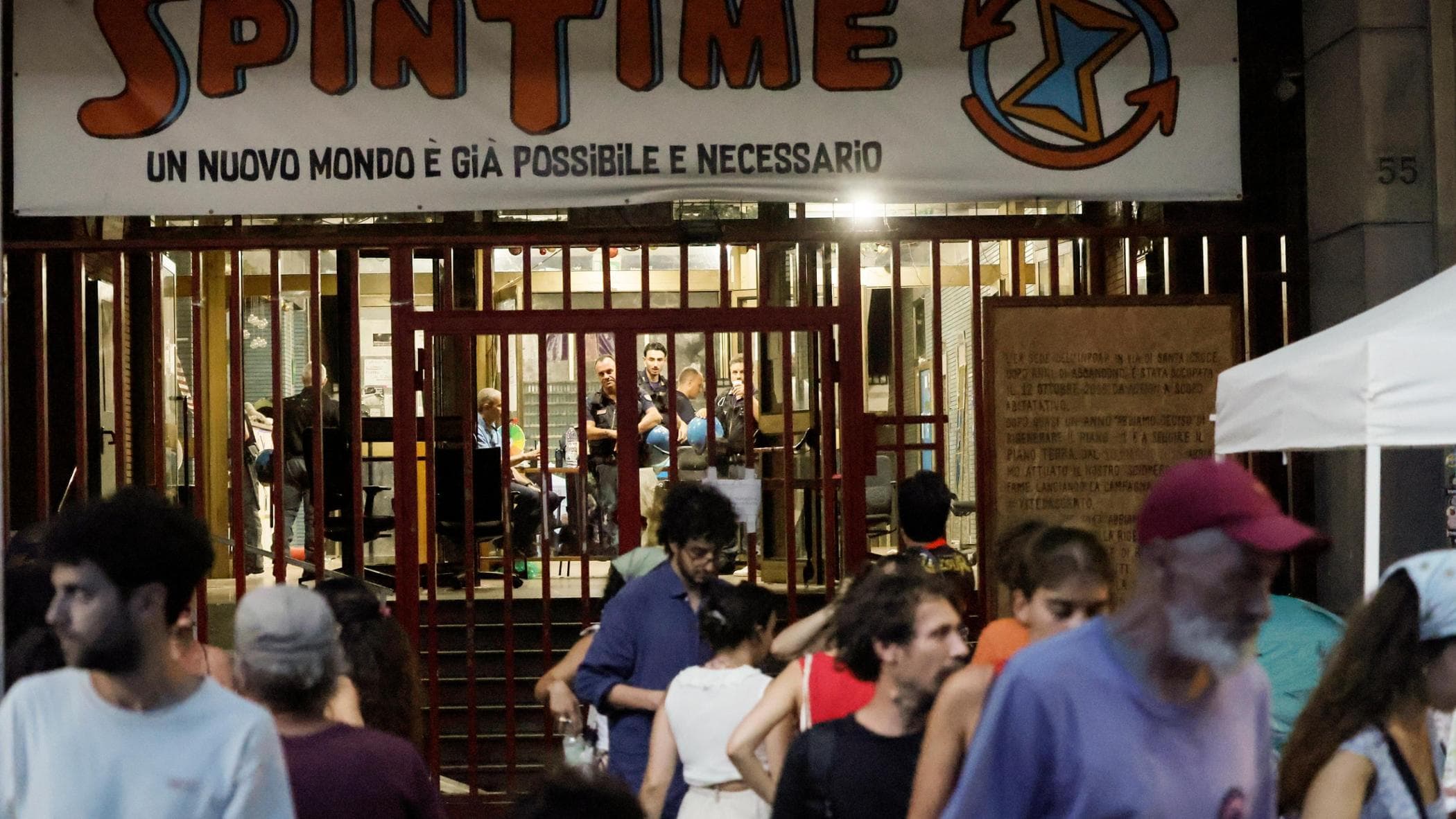 Spin Time, il pasticcio dei fondi: “Il palazzo regalato ai privati”
