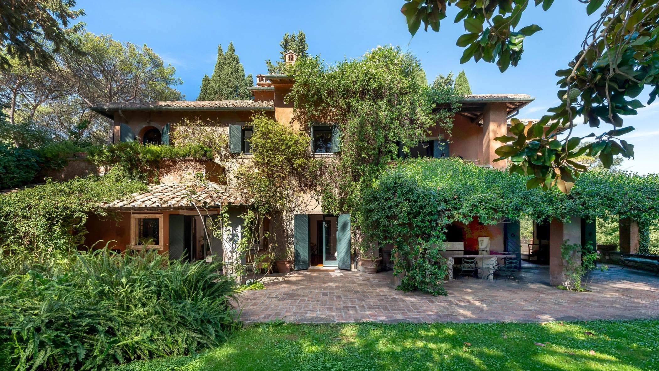 Appia Antica, torna in vendita la villa di Sophia Loren