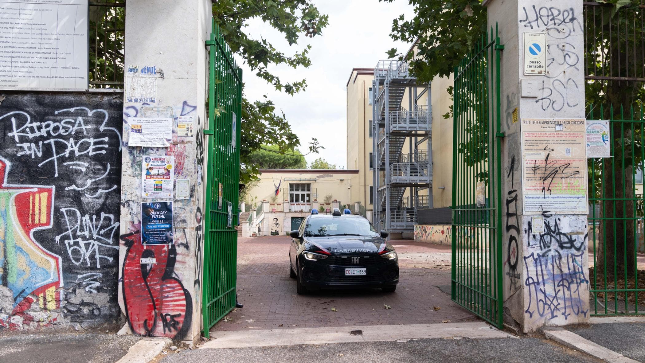 Centocelle, coltellate alla prof e deriva social: “Gli piacevano i video di omicidi”