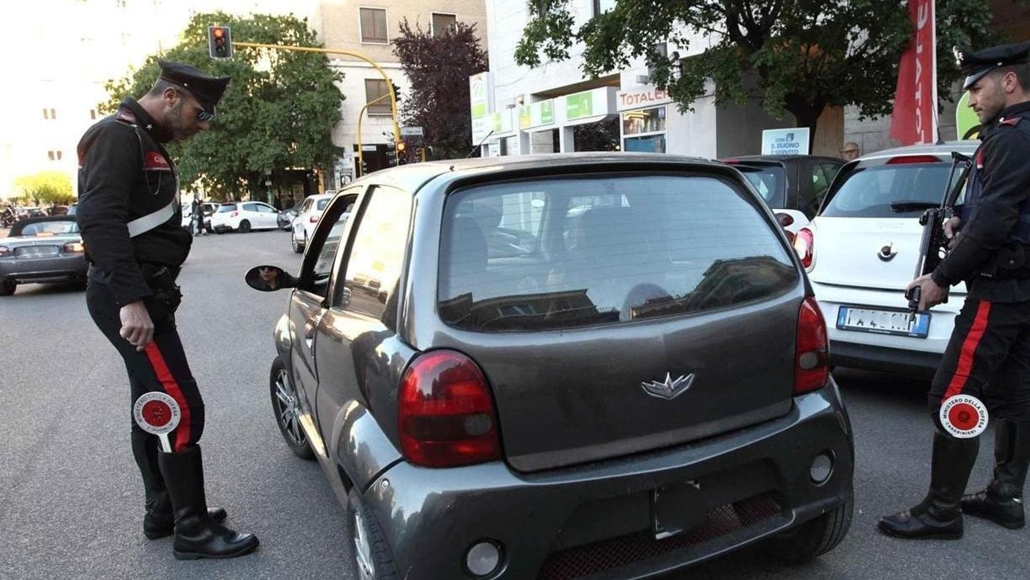 Banda delle minicar, tracciato l’identikit dei violenti: il sospetto di una sfida sui social