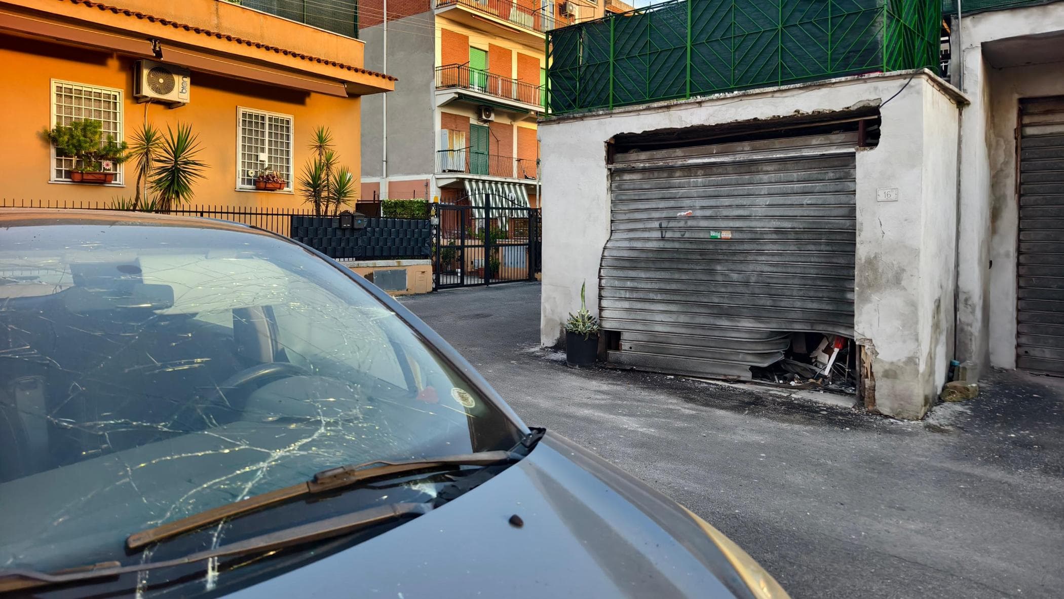 Nuova bomba a Roma est: esplosione nella notte a La Rustica, danneggiato un garage privato