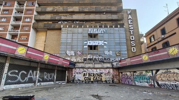 “Le sale cinema chiuse diventino alberghi  o piccoli bar”. Polemica in Regione