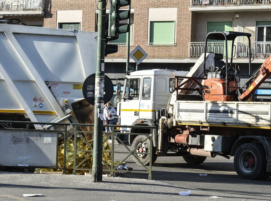 Torino, anziana travolta e uccisa da camion dei rifiuti - la Repubblica