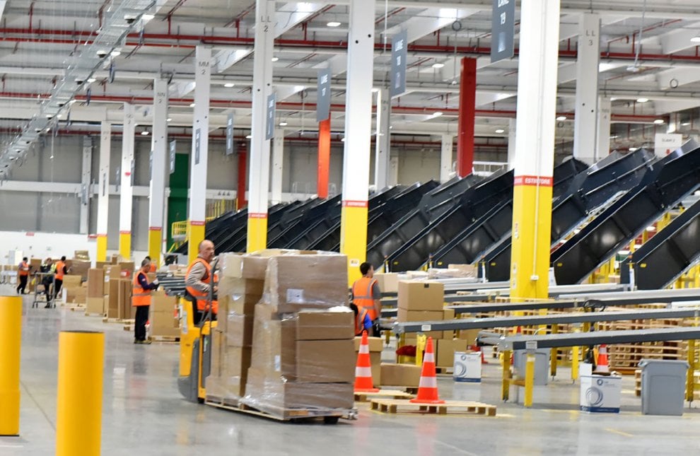 Vercelli, ecco il gigantesco magazzinostabilimento di Amazon la