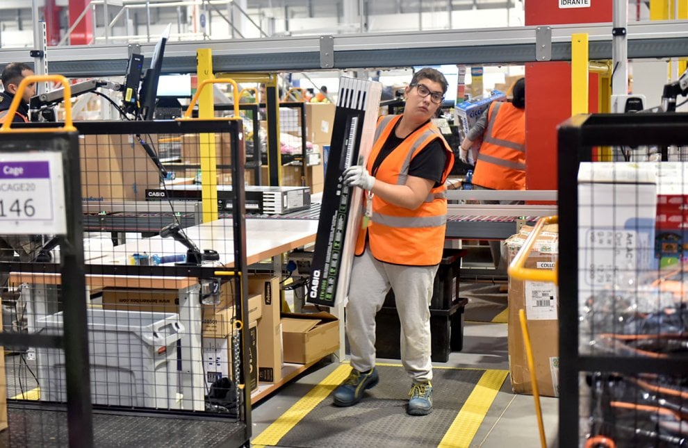 Vercelli, ecco il gigantesco magazzinostabilimento di Amazon la