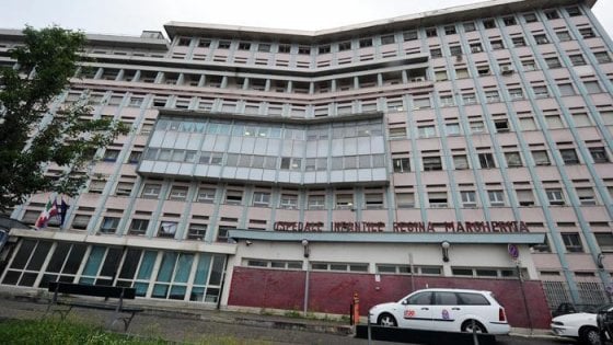 Bambina di 10 anni ricoverata in ospedale per denutrizione, i genitori la "rapiscono"