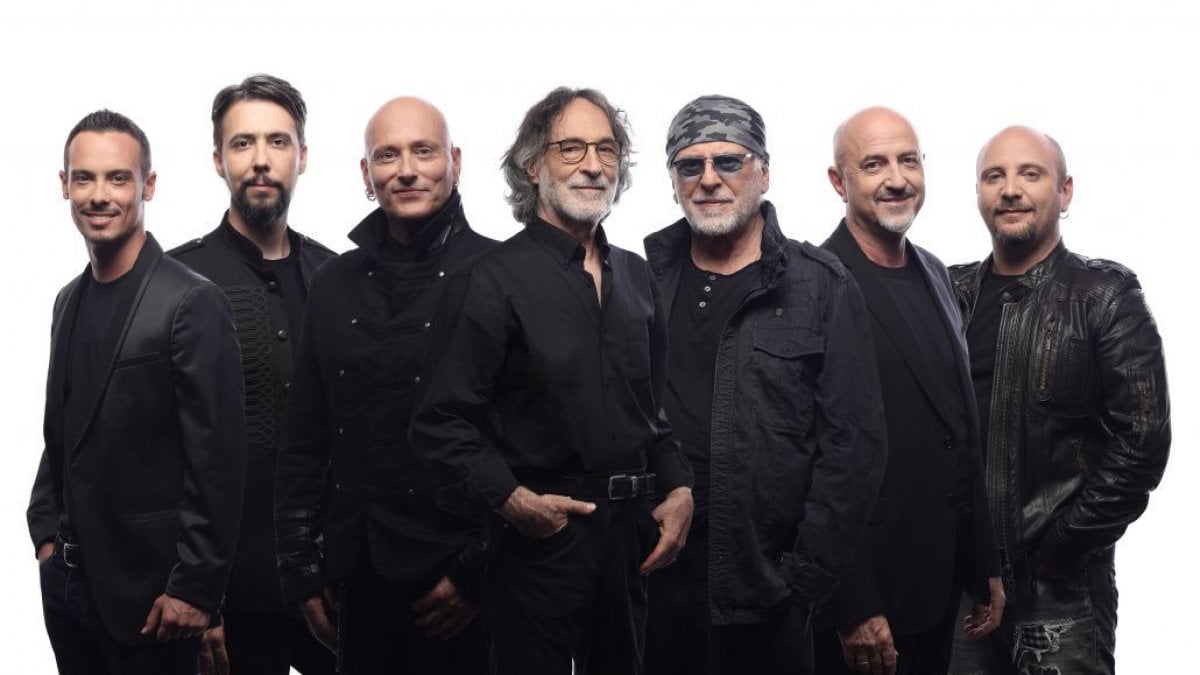 Pfm Canta Fabrizio De Andrè Cook The Book Con Favetto