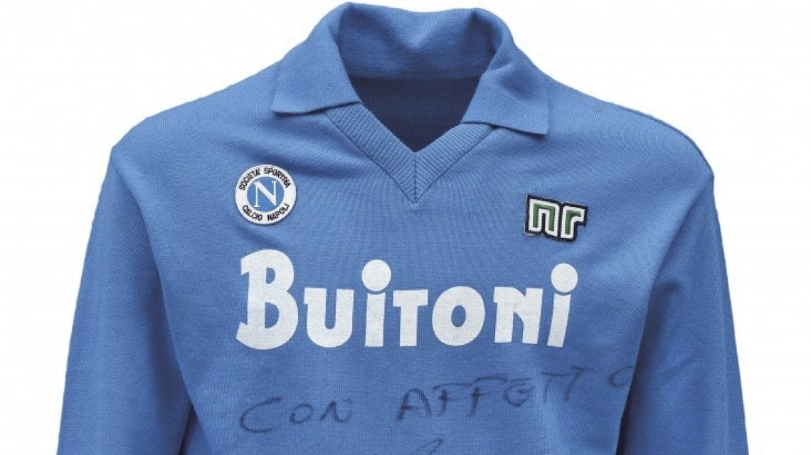 Vanno all'asta sei maglie di Maradona, dall'Argentinos Junior fino al Napoli  - la Repubblica
