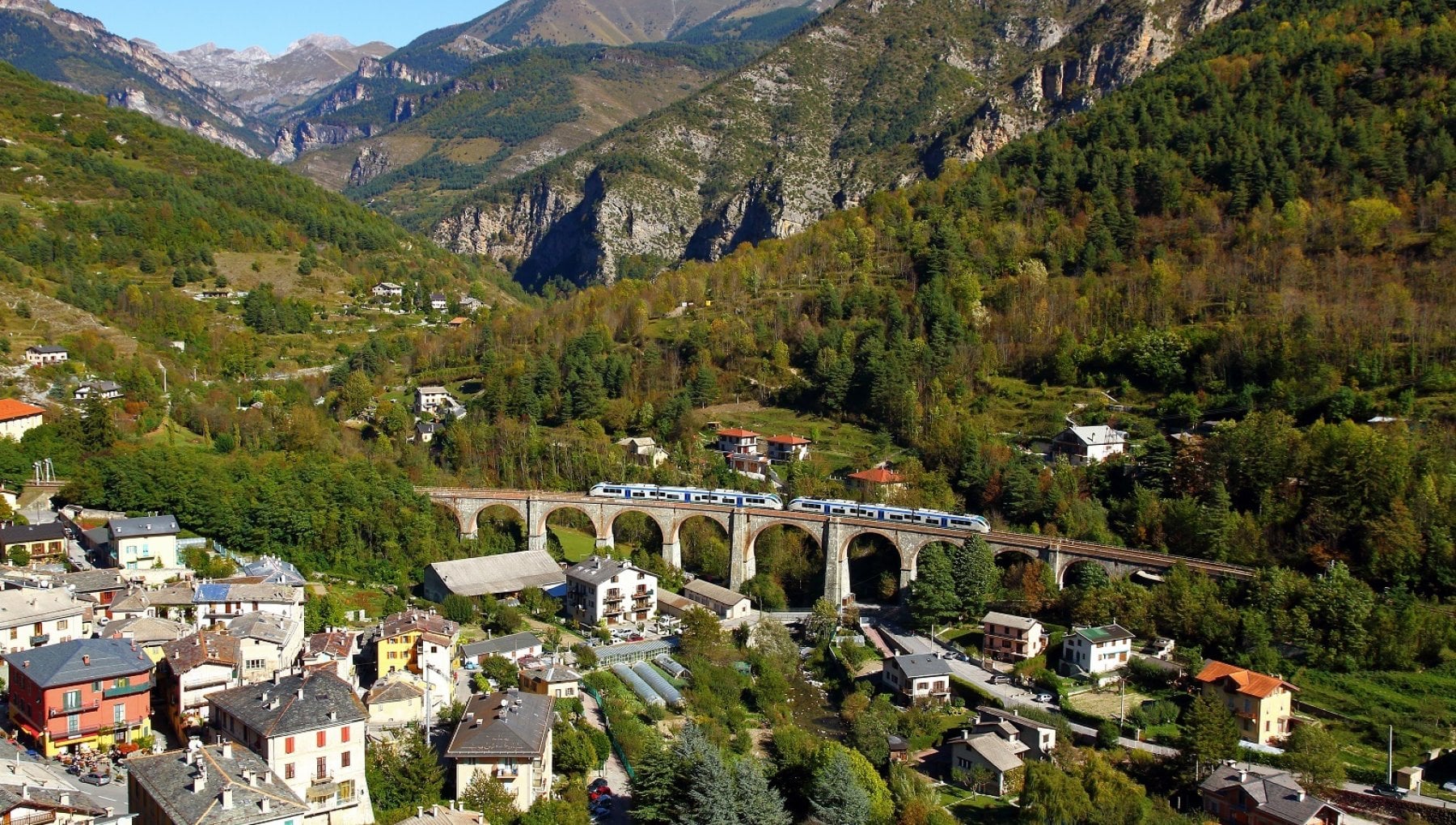 La Ferrovia Delle Meraviglie Che Si Arrampica Fra I Monti