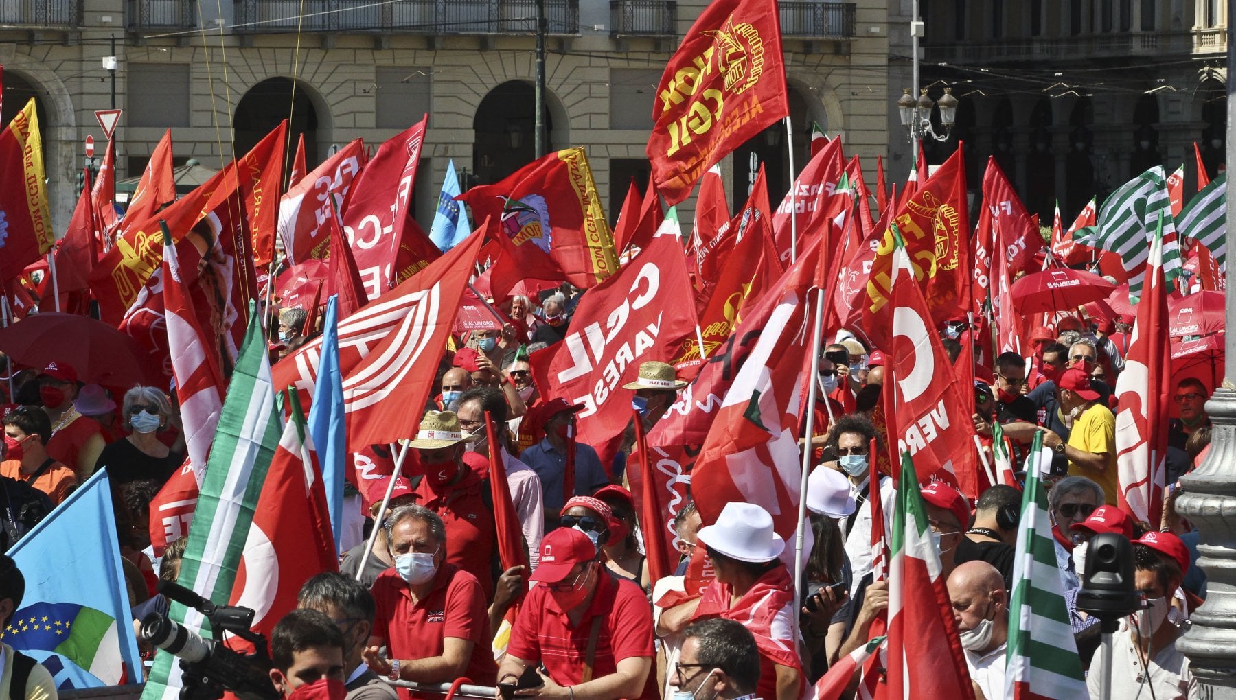 Ore 10, il mondo del lavoro in piazza: "Proroga al blocco dei licenziamenti" - Vimarsana News
