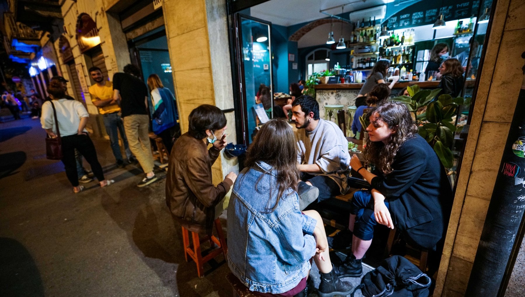 Movida, il giro di vite del Comune: stop alla vendita di alcolici di notte - Vimarsana News