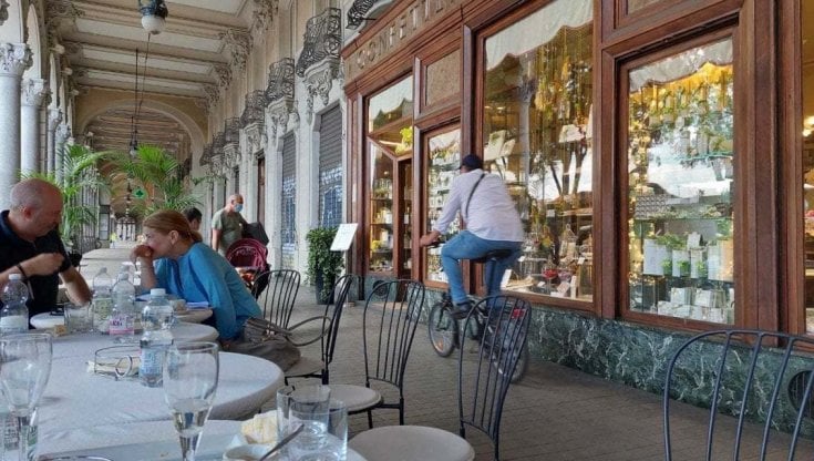 In bici e monopattino sotto i portici. L'impennata di incidenti e feriti -  la Repubblica