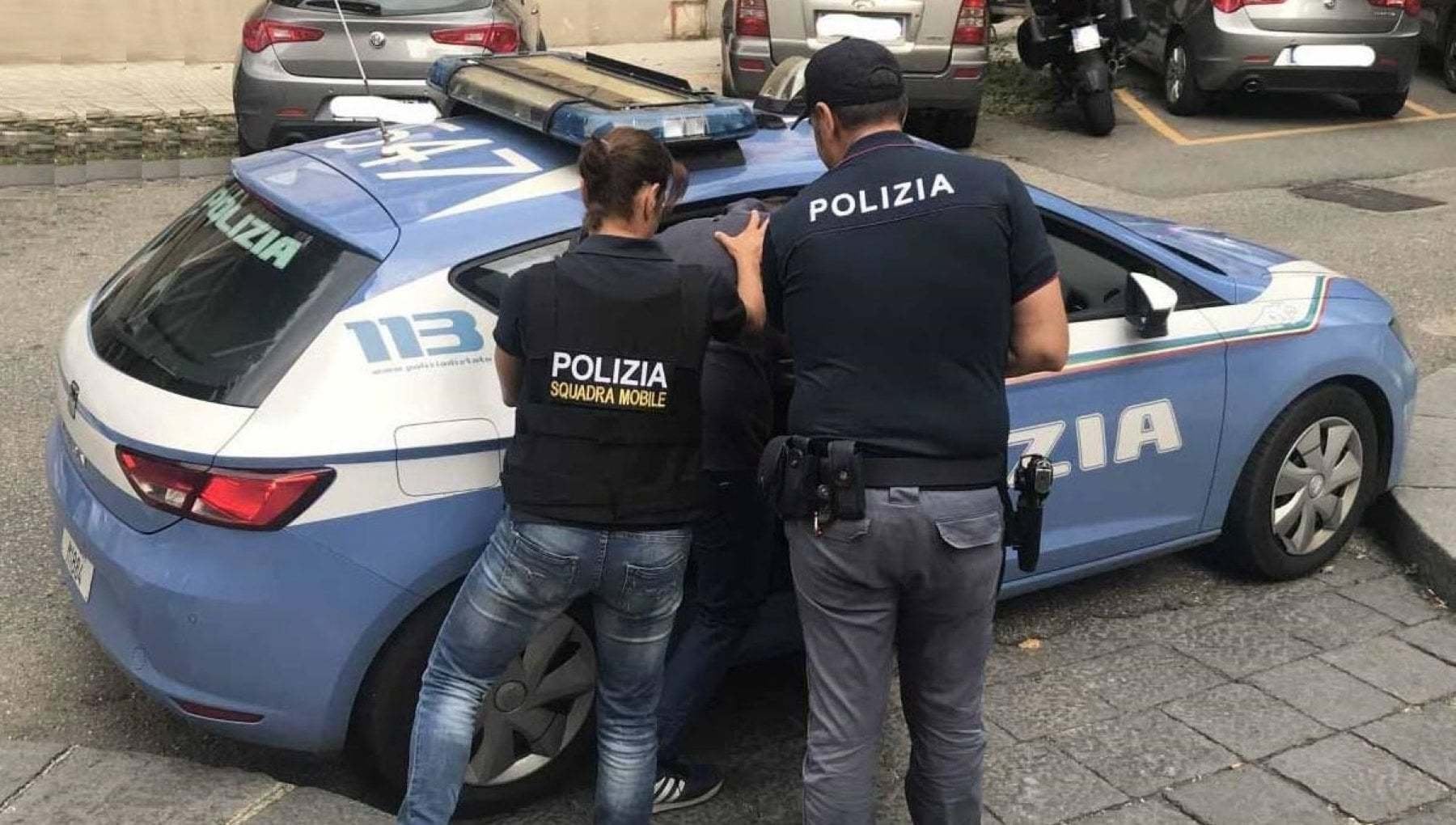 Assaltano un ufficio postale, poi fuggono in scooter: intercettati e arrestati dalla polizia - Vimarsana News
