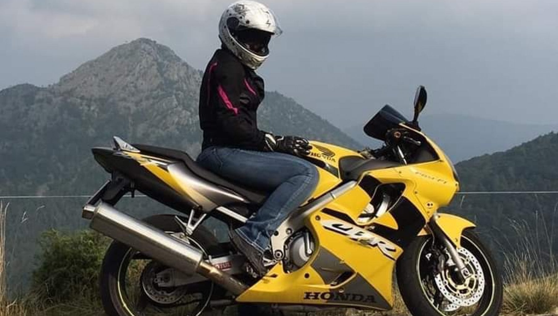 Scontro con un'auto nel Biellese, muore una motociclista di Torino - Vimarsana News