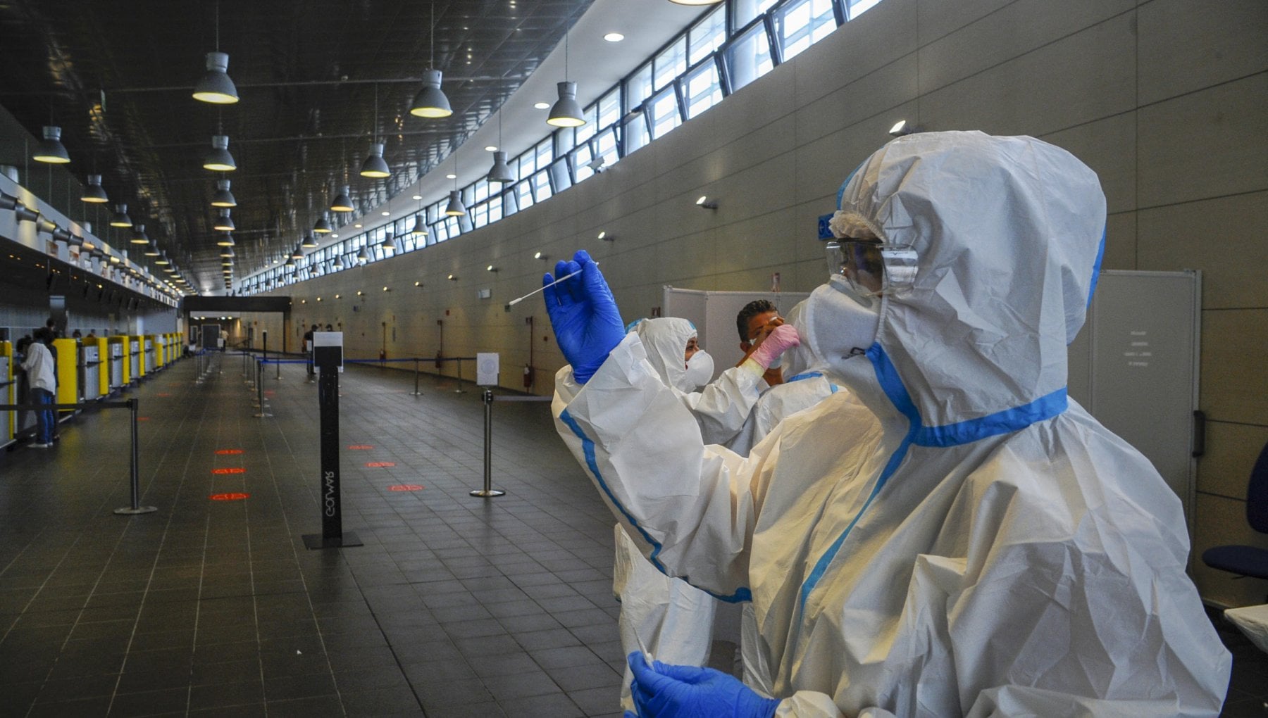 Caselle: verifiche a campione sui passeggeri dell'aeroporto per evitare focolai al rientro dalle vacanze - Vimarsana News