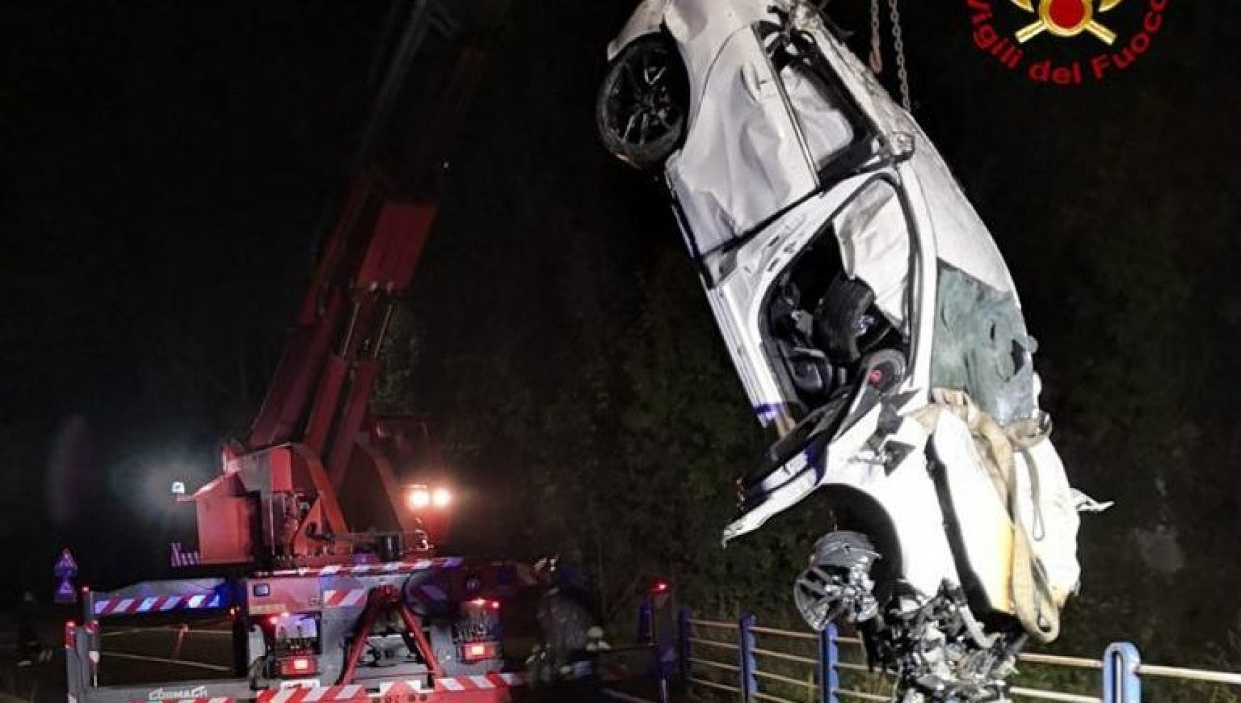 Auto Nella Scarpata Due Ventenni Morti E Tre Gravemente Feriti Nel 