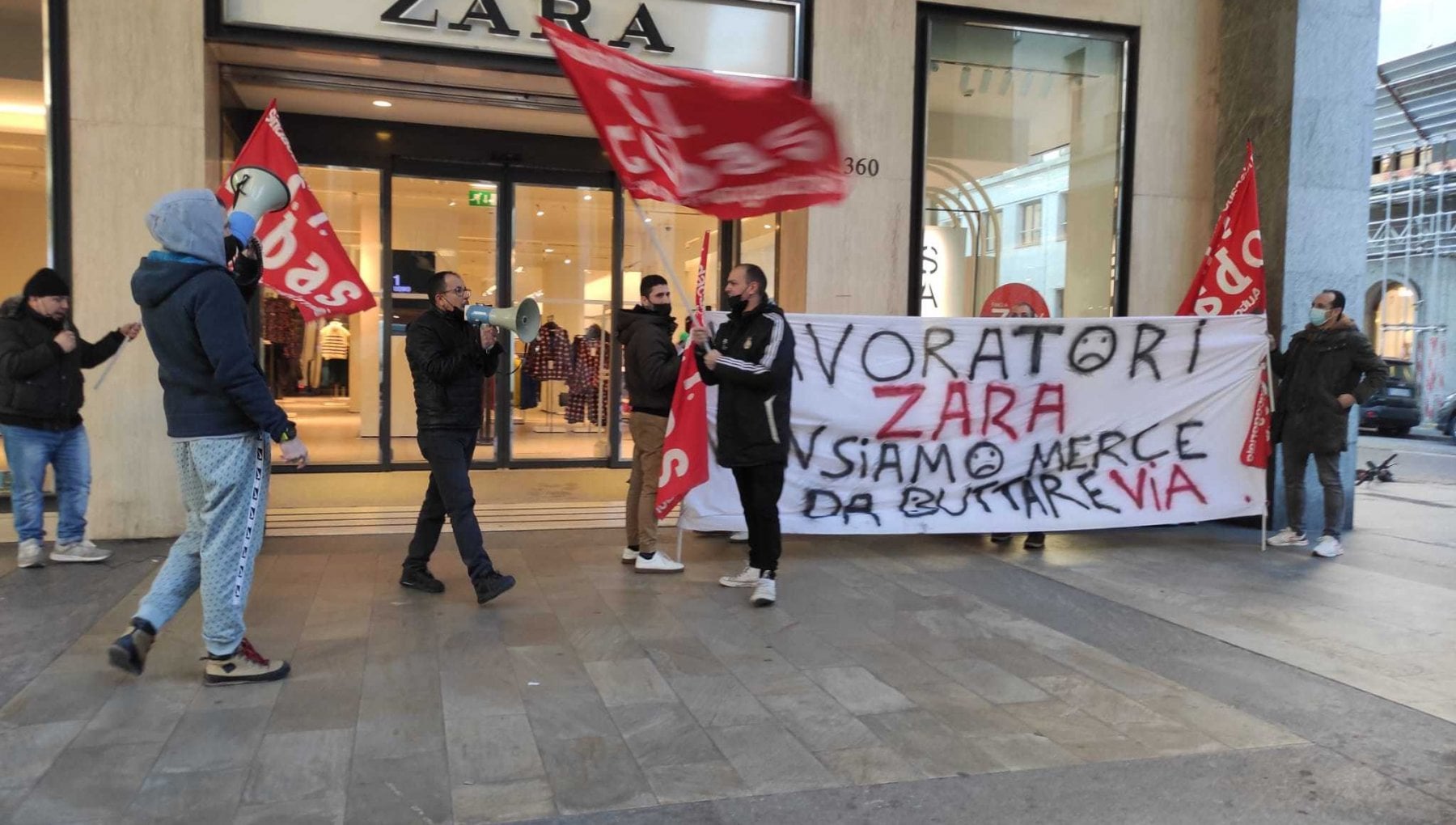 Zara, 14 licenziati tra Torino e Le Gru: la protesta sbarca in via Roma -  la Repubblica